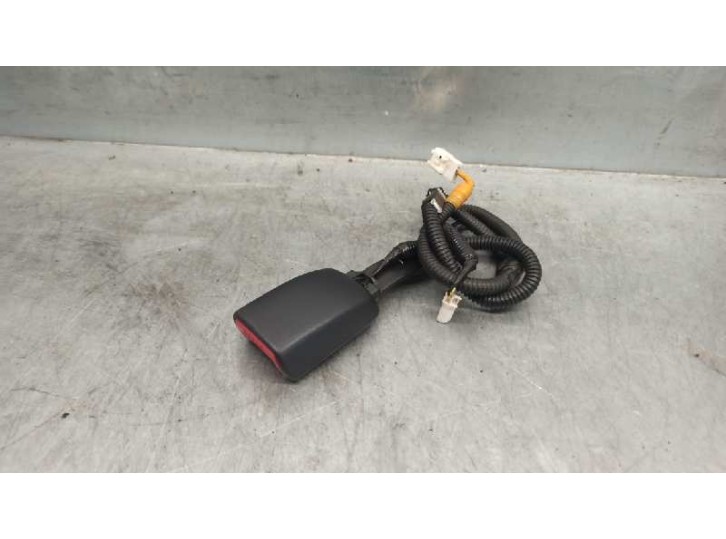 Recambio de enganche cinturon para toyota prius (nhw30) 1.8 16v cat referencia OEM IAM 7324047140C0  