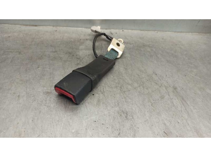 Recambio de enganche cinturon para toyota prius (nhw30) 1.8 16v cat referencia OEM IAM 7324047140C0  