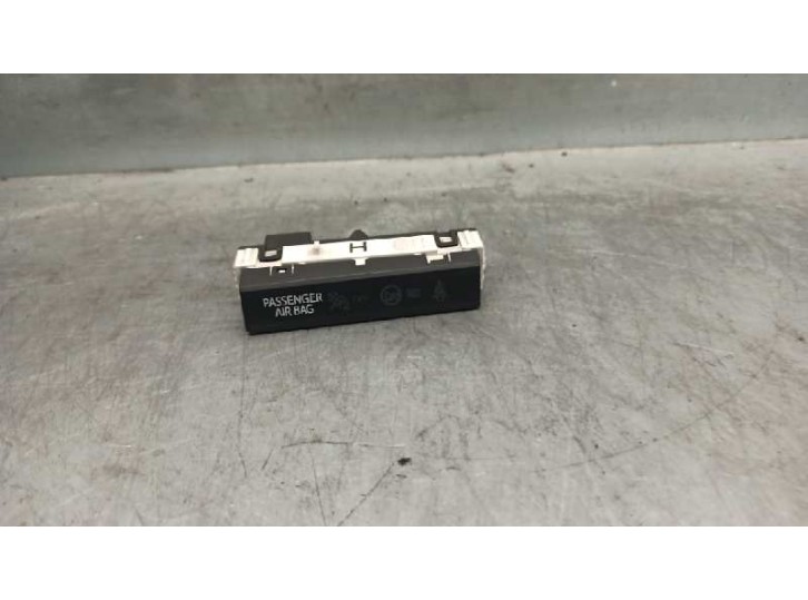 Recambio de pantalla multifuncion para toyota prius (nhw30) 1.8 16v cat referencia OEM IAM 8315047150  