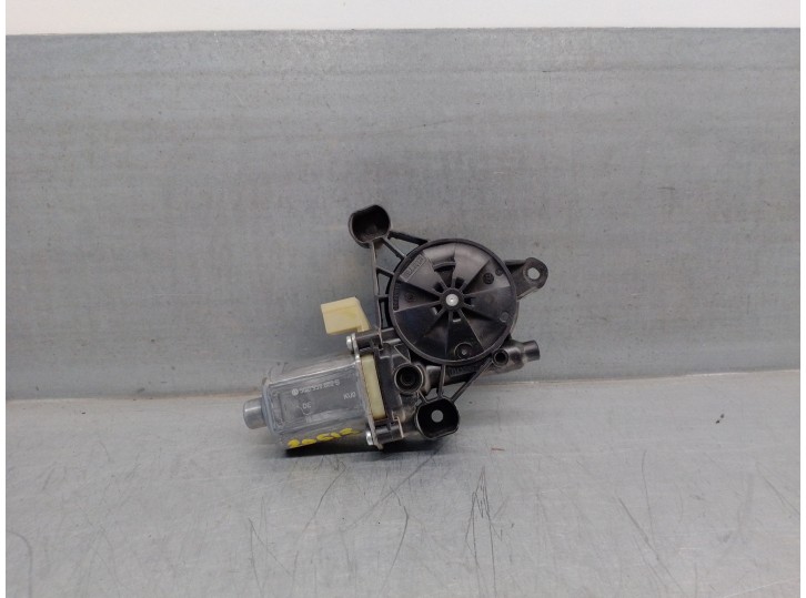 Replacement front right window regulator motor for Seat Leon (5F1) 1.4 16V TSI OEM IAM reference 5Q0959802C 2 PINS 5 DOORS
