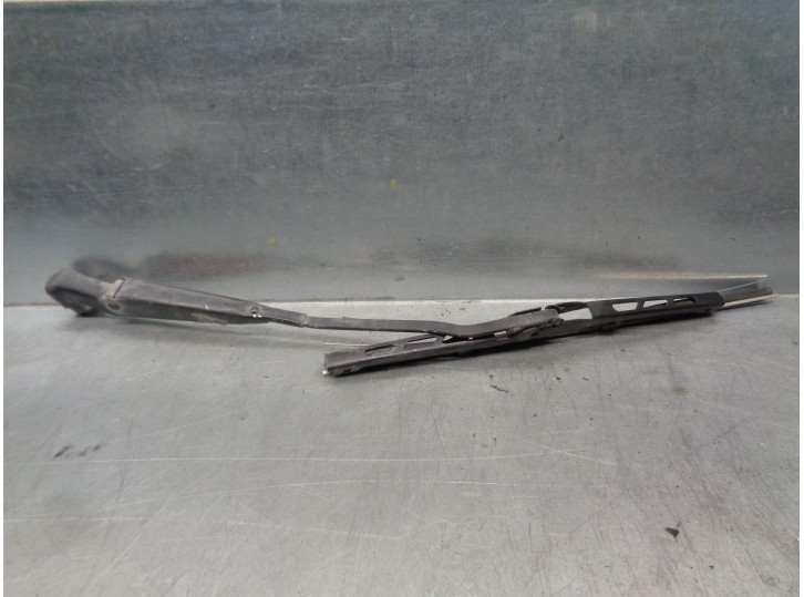 Recambio de brazo limpia trasero para land rover defender (ld) 2.5 tdi referencia OEM IAM PRC8558  