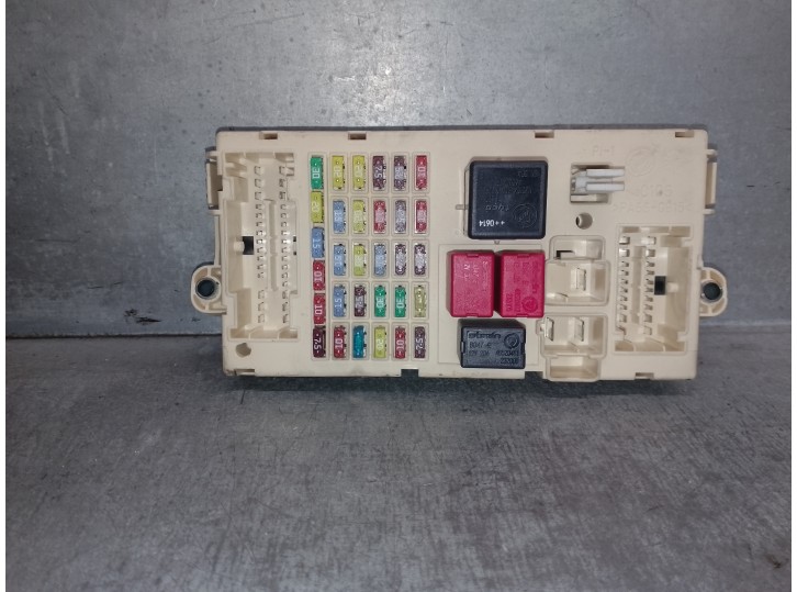 Recambio de caja reles / fusibles para alfa romeo 147 (190) 1.9 jtd cat referencia OEM IAM 46558758 