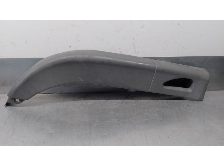 Recambio de molduras delanteras para nissan cabstar 01.04 3.0 diesel referencia OEM IAM 638119X2 