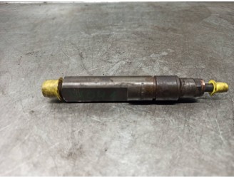 Replacement injector for Renault Clio II Phase I (B/CBO) 1.9 DTI diesel OEM IAM reference 7700110397 0432193643 BOSCH