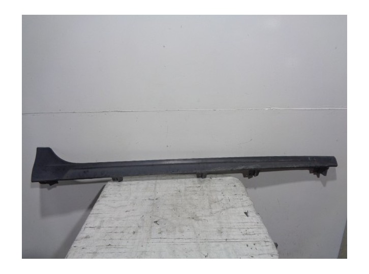 Recambio de faldon lateral para seat arona 1.0 tsi referencia OEM IAM 6F9853852 NEGROP TEXTURADO DERECHA