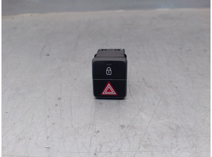 Recambio de warning para hyundai i20 1.0 tgdi cat referencia OEM IAM 93790C79004  