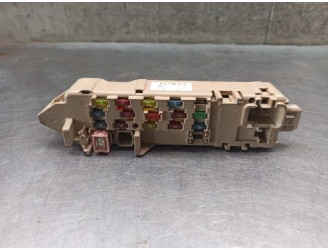 Replacement relay / fuse box for Mazda 323 Saloon C/F/S (BA) 1.5 16V CAT OEM IAM reference B21M66730B 