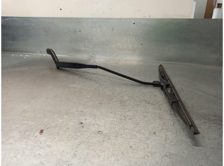 Replacement front left wiper arm for Citroën Xantia saloon 2.0 HDi cat (RHY / DW10TD) OEM IAM reference 6429N4 