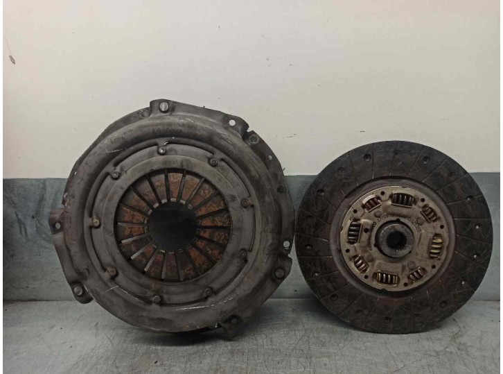 Recambio de kit embrague para nissan pick-up (d22) 2.5 turbodiesel referencia OEM IAM 3021021P01 1025004 VALEO