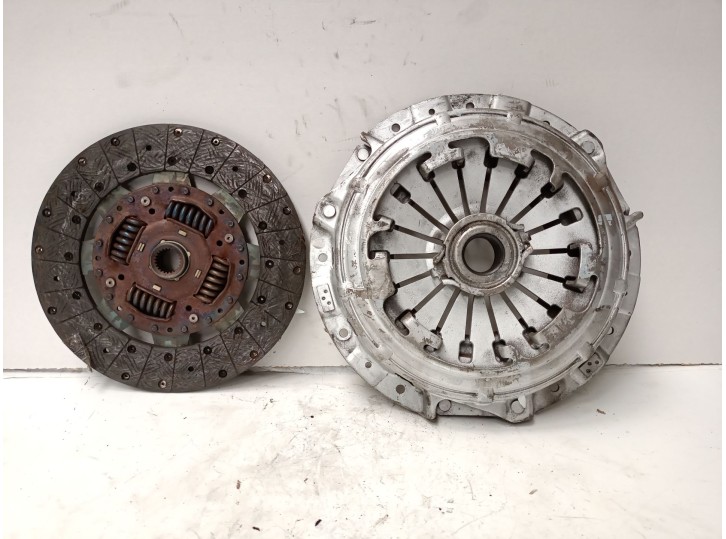 Replacement clutch kit for Mitsubishi Montero (V60/V70) 3.2 DI-D cat OEM IAM reference MBD089U 