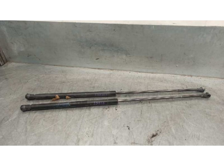 Replacement boot / tailgate struts for Volvo V40 estate 1.6 cat OEM IAM reference 30803472 320N