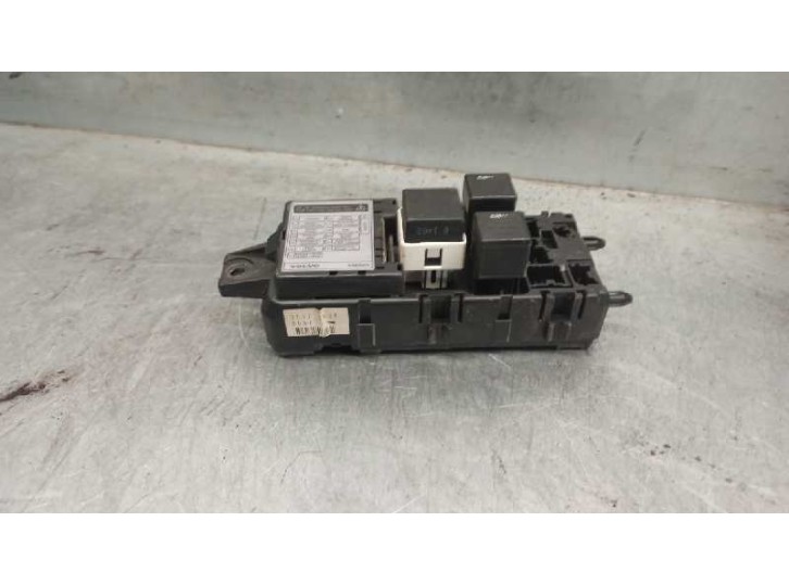 Replacement relay / fuse box for Volvo V40 estate 1.6 cat OEM IAM reference 30889989 