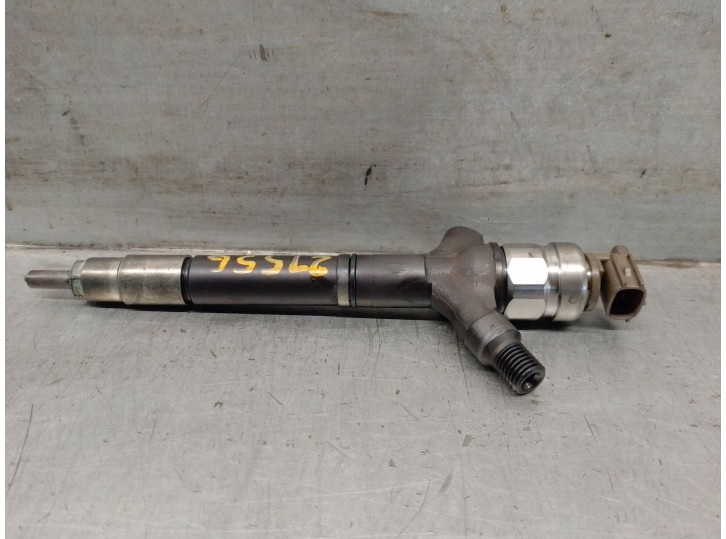Recambio de inyector para toyota avensis sedán (_t25_) 2.2 d-4d (adt251_) referencia OEM IAM 236700R010 DENSO