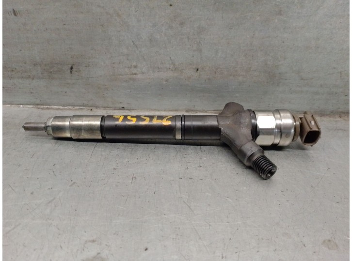 Recambio de inyector para toyota avensis sedán (_t25_) 2.2 d-4d (adt251_) referencia OEM IAM 236700R010 DENSO