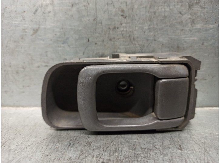Replacement front right interior handle for Nissan Pick-Up (D22) 2.5 Diesel OEM IAM reference 806702S400 4 DOORS