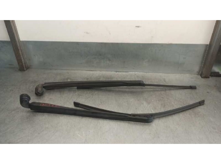 Recambio de brazo limpia delantero derecho para seat leon (1p1) 1.9 tdi referencia OEM IAM   