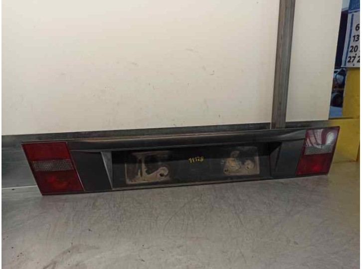 Recambio de piloto trasero central para lancia delta 1.9 turbodiesel cat referencia OEM IAM 82468760  