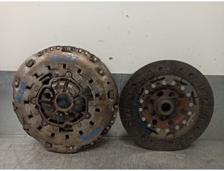 Recambio de kit embrague para renault megane ii classic berlina confort authentique referencia OEM IAM 7701477695 324036310 LUK