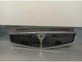 Recambio de rejilla delantera para lancia delta 1.9 turbodiesel cat referencia OEM IAM 82459057  