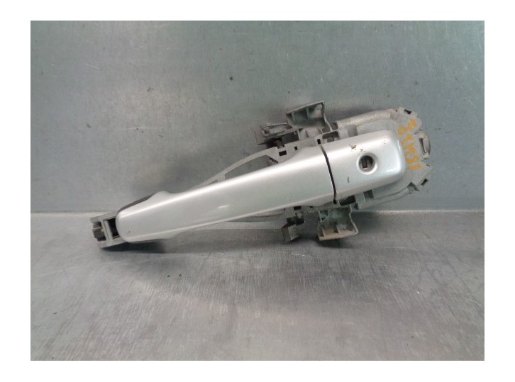 Replacement front left exterior door handle for Volvo S40 Saloon 2.0 Diesel CAT OEM IAM reference 39879658 