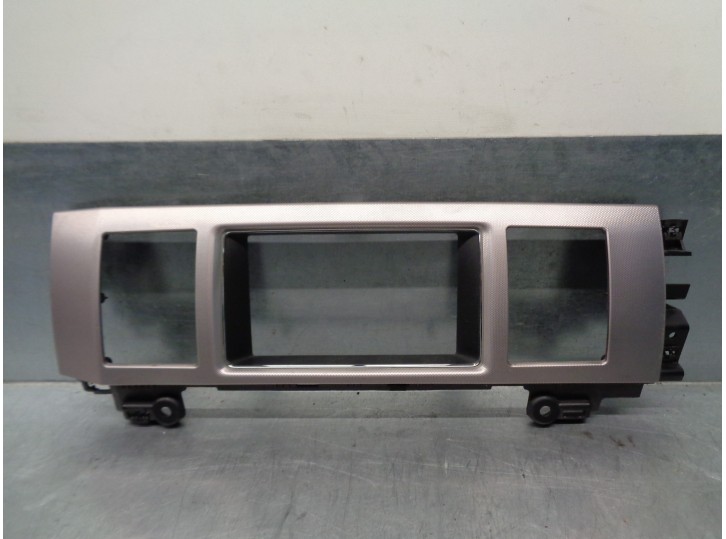 Recambio de molduras delanteras para jaguar xf 2.7 v6 diesel premium luxury referencia OEM IAM 8X23045C34A 8X23045C34A 