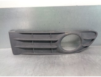 Recambio de rejilla paragolpes derecha para volvo s40 berlina 2.0 diesel cat referencia OEM IAM 30744920  