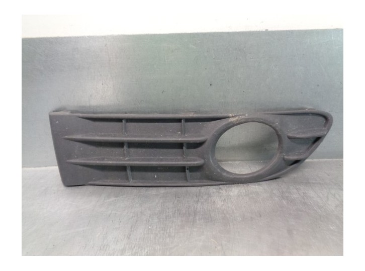 Replacement right bumper grille for Volvo S40 saloon 2.0 diesel cat OEM IAM reference 30744920 