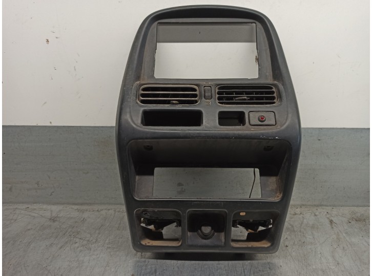 Replacement air vent grille for Nissan Pick-Up (D22) 2.5 Diesel OEM IAM reference 68750VJ200 