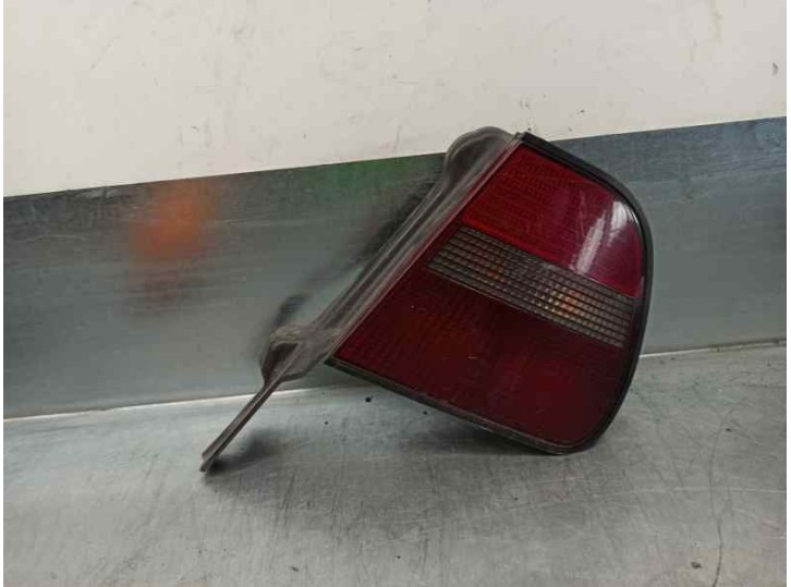 Recambio de piloto trasero derecho para lancia delta 1.9 turbodiesel cat referencia OEM IAM 29390202 7798157 