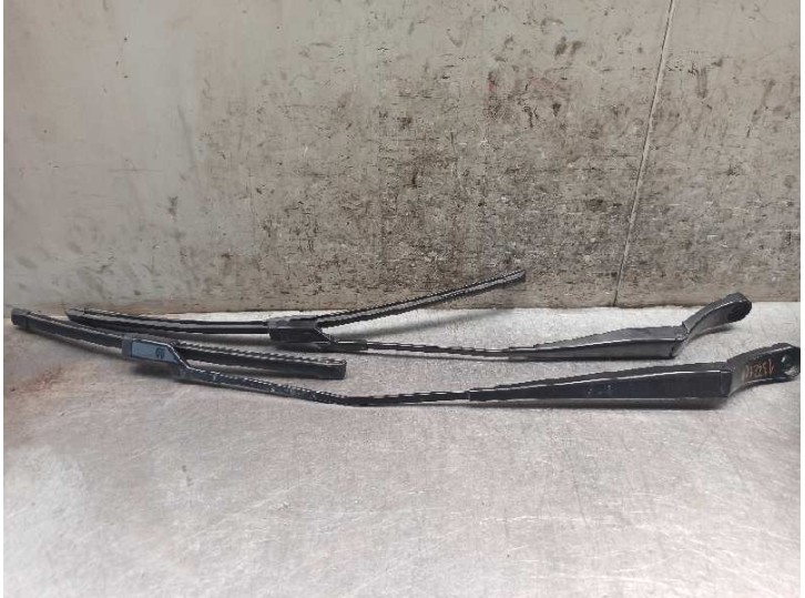 Recambio de brazo limpia delantero izquierdo para ford ka+ ti-vct cat (3 cil.) referencia OEM IAM 2413884 