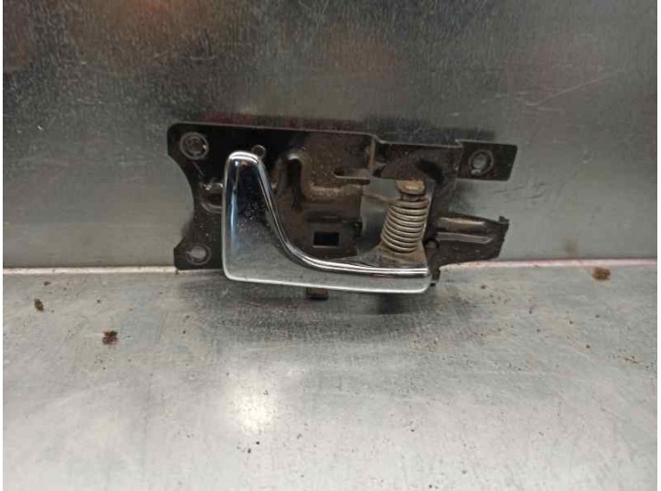 Recambio de maneta interior delantera derecha para land rover discovery (lt) 2.5 turbodiesel referencia OEM IAM FVC102200  