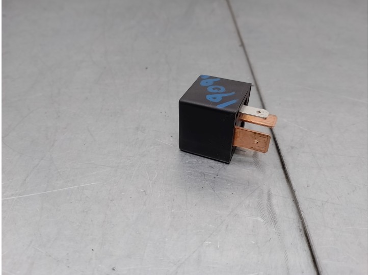 Replacement relay for Seat Ibiza (6L1) OEM IAM reference 191937503 