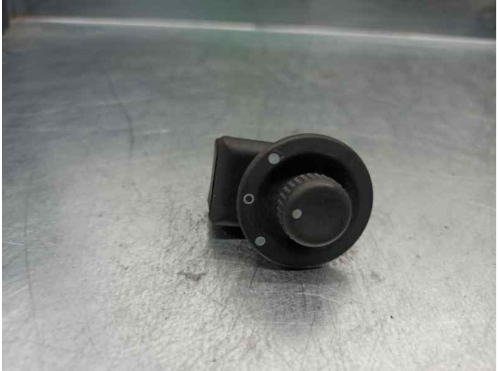 Recambio de mando retrovisor para renault megane ii berlina 5p 1.4 16v referencia OEM IAM 8200002442A  