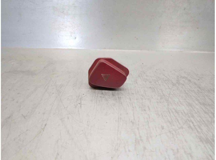 Replacement hazard warning switch for Peugeot 607 (S2) 2.7 HDi FAP CAT (UHZ / DT17TED4) OEM IAM reference 9649837277 