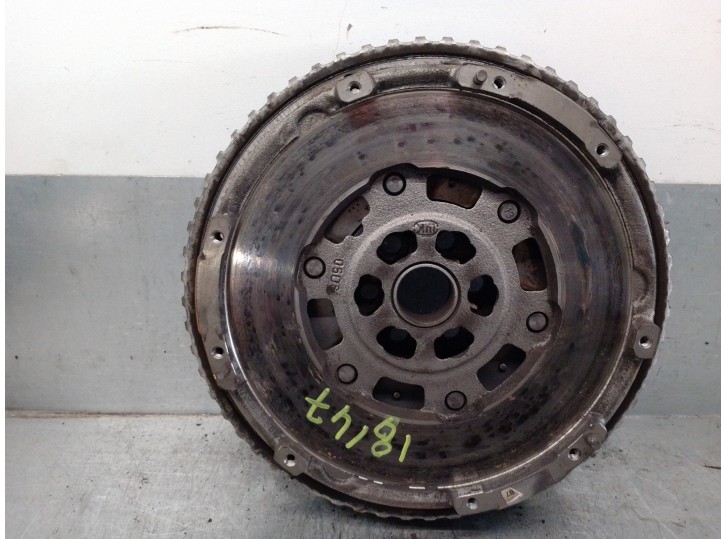 Replacement flywheel for Nissan Qashqai (J11) 1.2 16V Cat OEM IAM reference 123104345R 