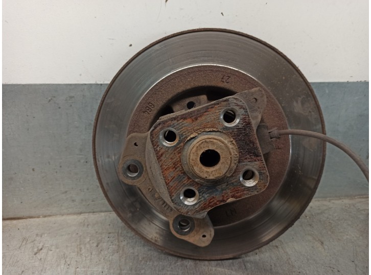 Recambio de mangueta trasera derecha para renault kangoo 1.5 dci diesel fap referencia OEM IAM 430426131R  