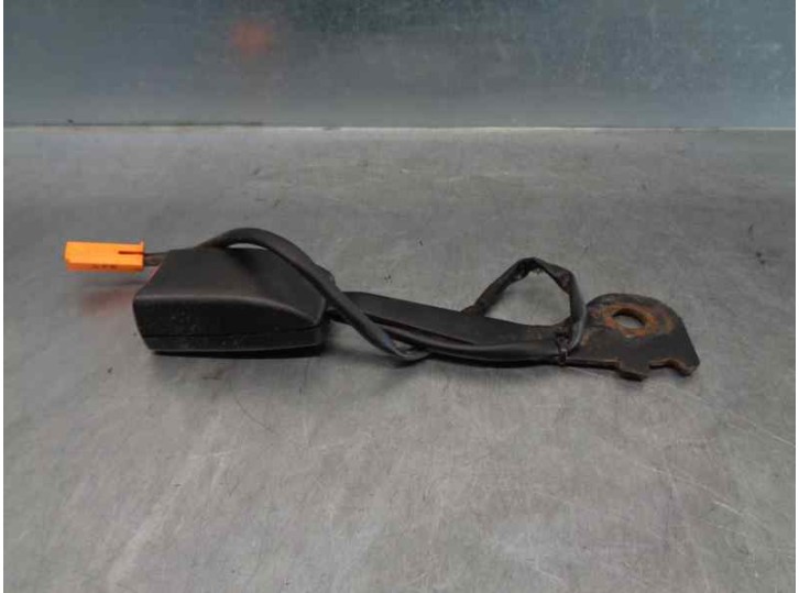 Recambio de enganche cinturon para mazda 2 berlina (dy) 1.4 diesel cat referencia OEM IAM 3M71A613K21AC 