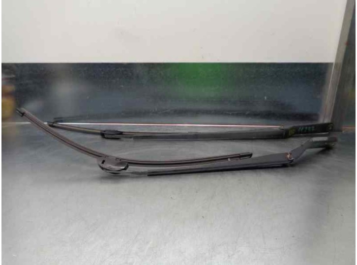 Replacement right front wiper arm for BMW X5 (E53) 3.0 24V Turbodiesel cat OEM IAM reference 61619449947 61619449943 
