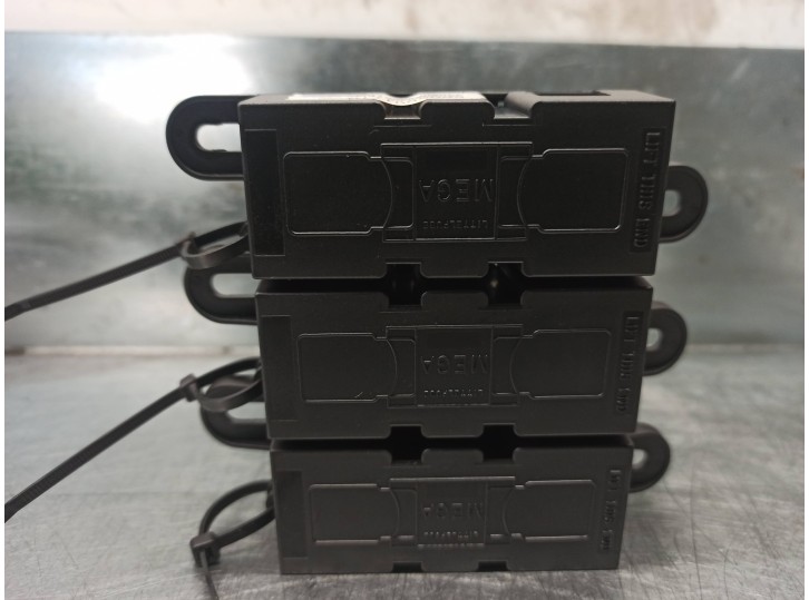 Replacement relay / fuse box for Jaguar XF 2.7 V6 Diesel Premium Luxury OEM IAM reference 8X2T14A005PD 