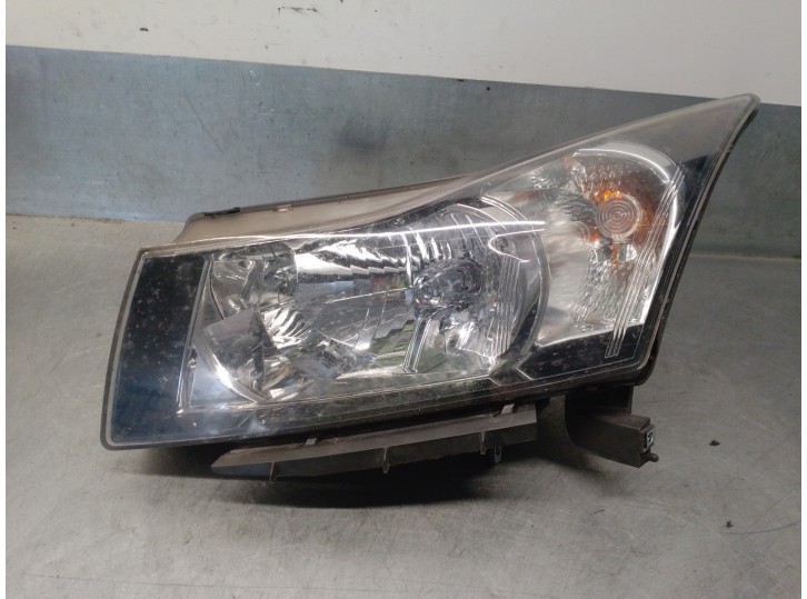 Recambio de faro izquierdo para chevrolet cruze lt referencia OEM IAM 95479488  4 PUERTAS