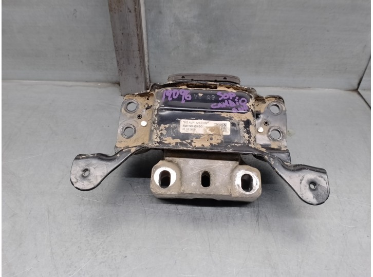 Replacement left engine mount for Seat Leon (KL1) 1.5 16V TSI ACT OEM IAM reference 5Q0199555BG GEARBOX MOUNT 