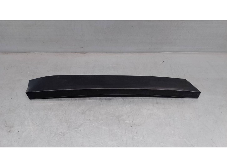 Replacement rear moldings for Porsche Cayenne (Typ 92AA) 3.0 V6 TDI CAT OEM IAM reference 7P5853382A 
