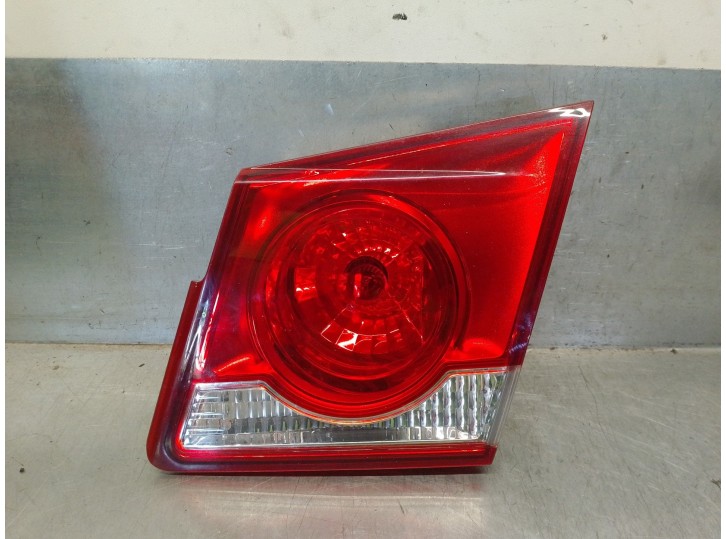 Recambio de piloto trasero derecho para chevrolet cruze lt referencia OEM IAM 95130773 DE PORTON 4 PUERTAS