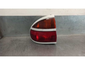 Replacement rear left tail light for Renault Laguna (B56) 1.9 DTI diesel cat OEM IAM reference 7700420122 5 DOORS