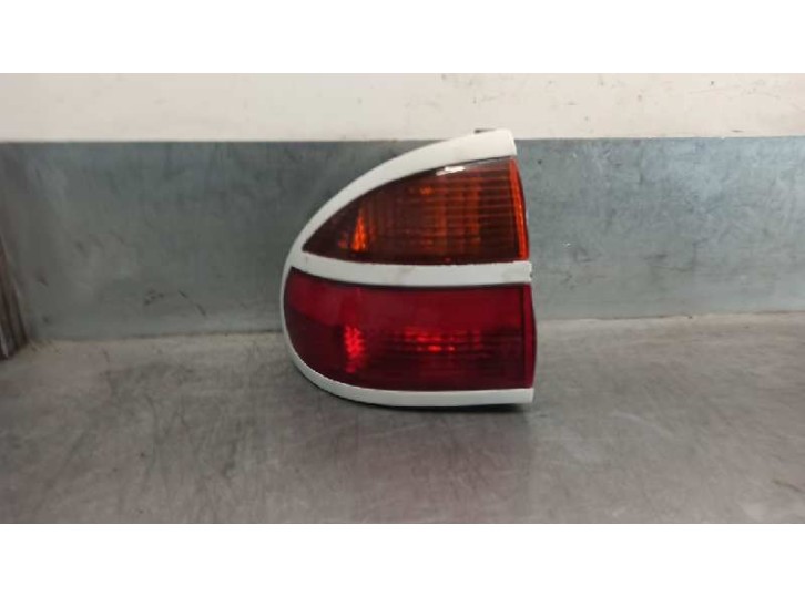 Replacement rear left tail light for Renault Laguna (B56) 1.9 DTI diesel cat OEM IAM reference 7700420122 5 DOORS