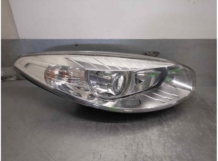 Replacement right headlight for Renault Fluence 1.5 dCi diesel FAP OEM IAM reference 260105345R 