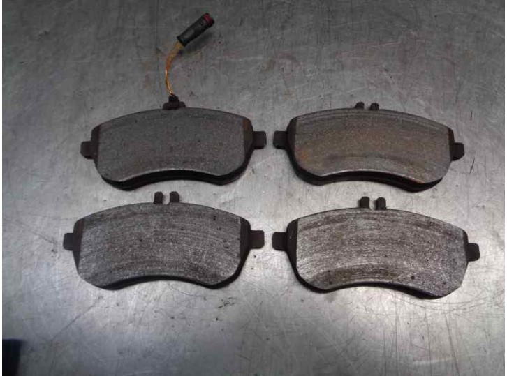 Replacement brake pads for Mercedes-Benz C-Class (W204) saloon 2.2 CDI cat OEM IAM reference 