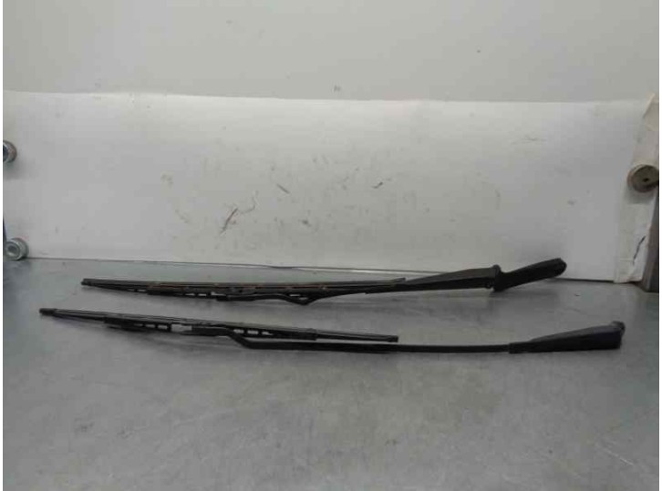 Recambio de brazo limpia delantero derecho para volkswagen polo berlina (6n2) 1.4 16v referencia OEM IAM 6N1955410  