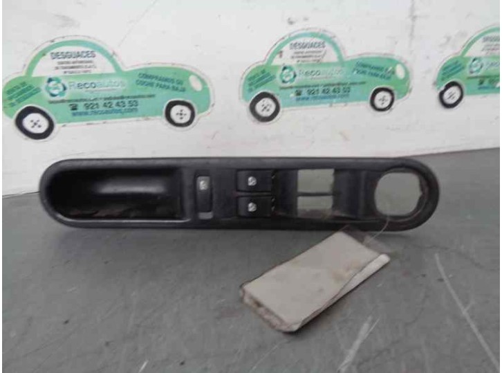 Replacement front left window regulator switch for Renault Espace IV (JK0) 3.0 dCi diesel (P9X) OEM IAM reference 8200519356