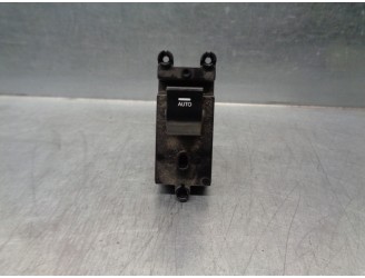 Replacement front right window regulator switch for Hyundai i40 1.7 CRDi CAT OEM IAM reference 935763Z000 935753Z000 